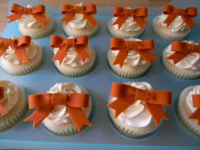 Bow Cupcakes | Petal and Posie Cakes